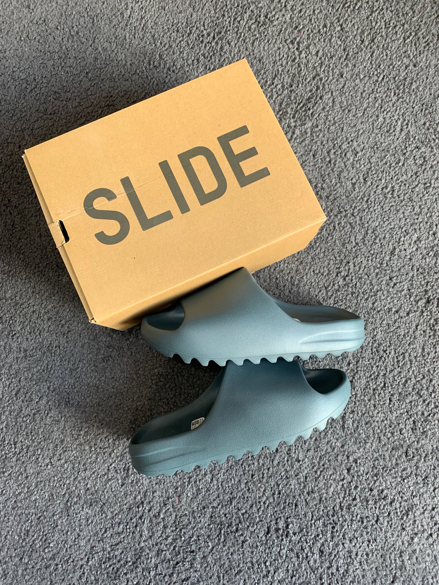 Yeezy Slides 'Slate Marine'